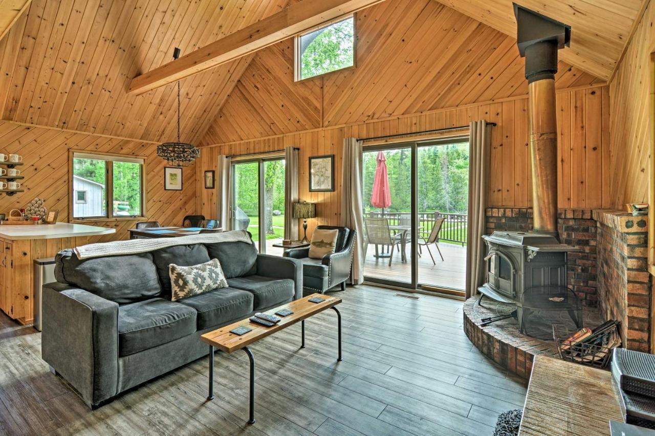 Riverfront Traverse City Cabin Fish, Kayak And Tube Esterno foto
