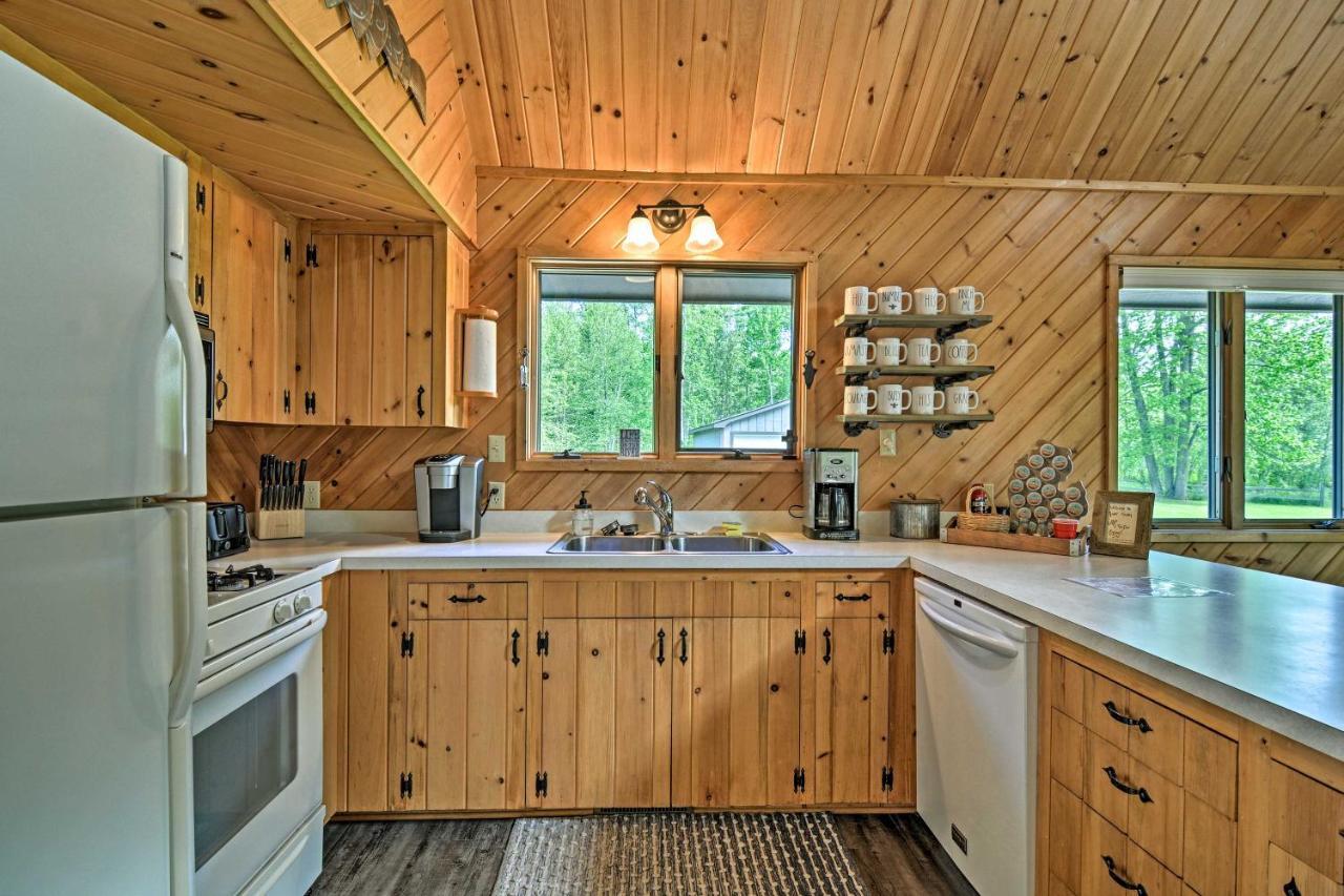 Riverfront Traverse City Cabin Fish, Kayak And Tube Esterno foto