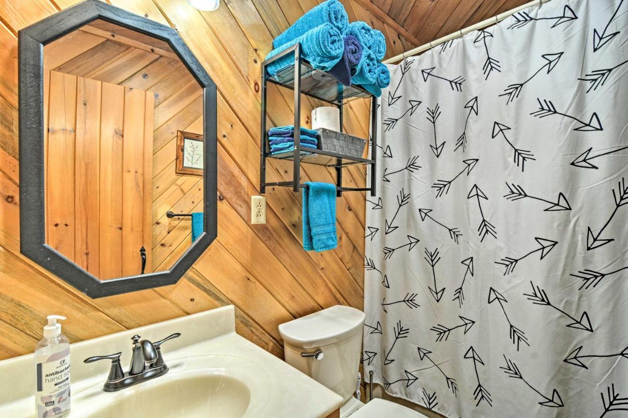 Riverfront Traverse City Cabin Fish, Kayak And Tube Esterno foto
