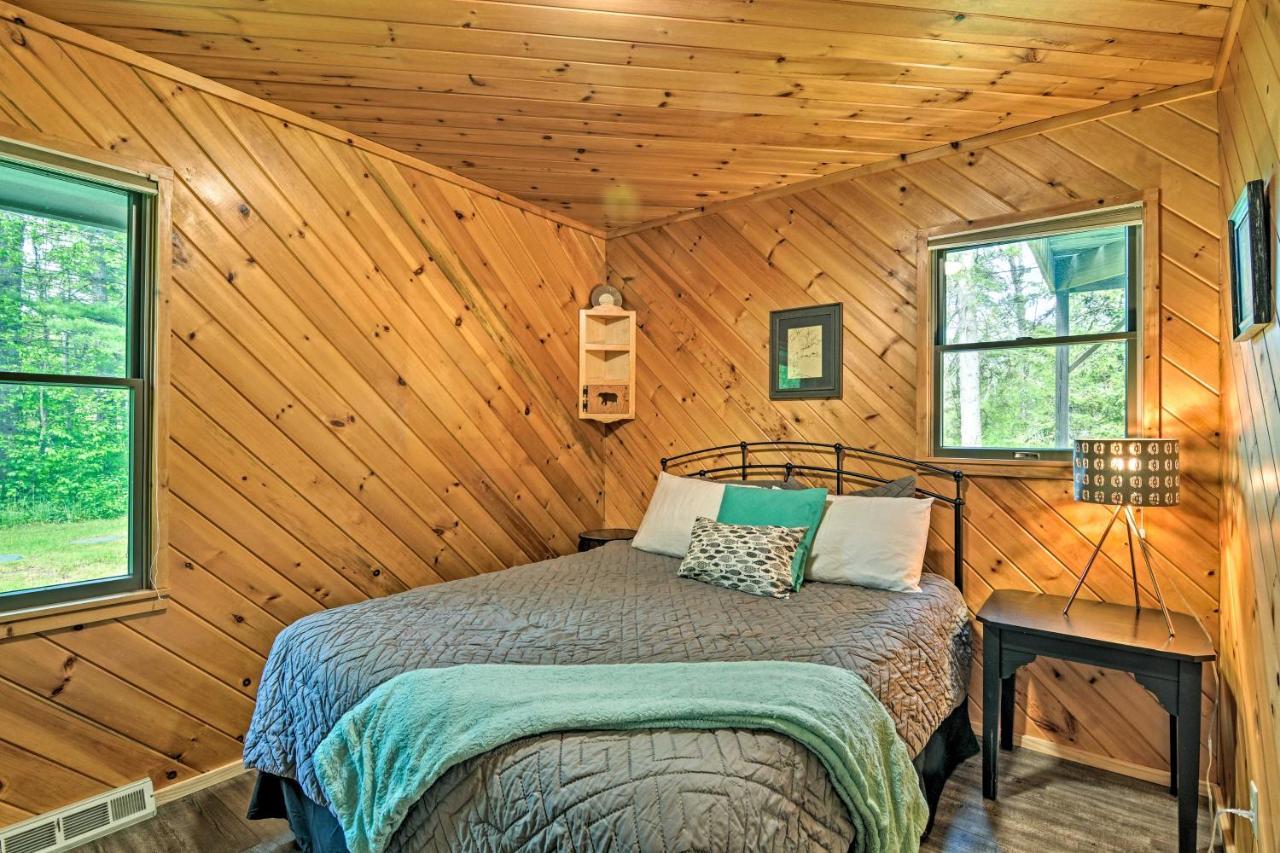 Riverfront Traverse City Cabin Fish, Kayak And Tube Esterno foto