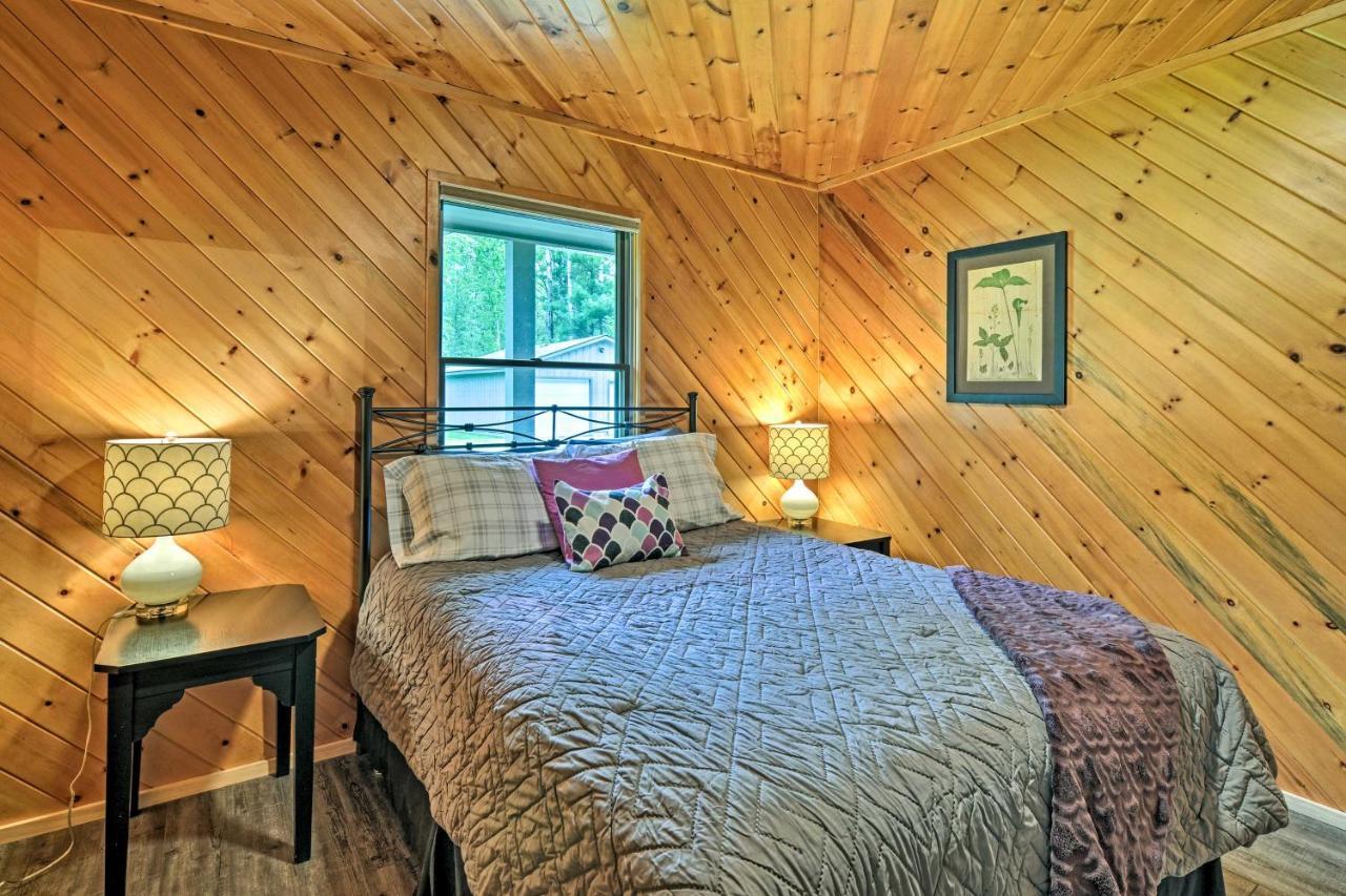 Riverfront Traverse City Cabin Fish, Kayak And Tube Esterno foto