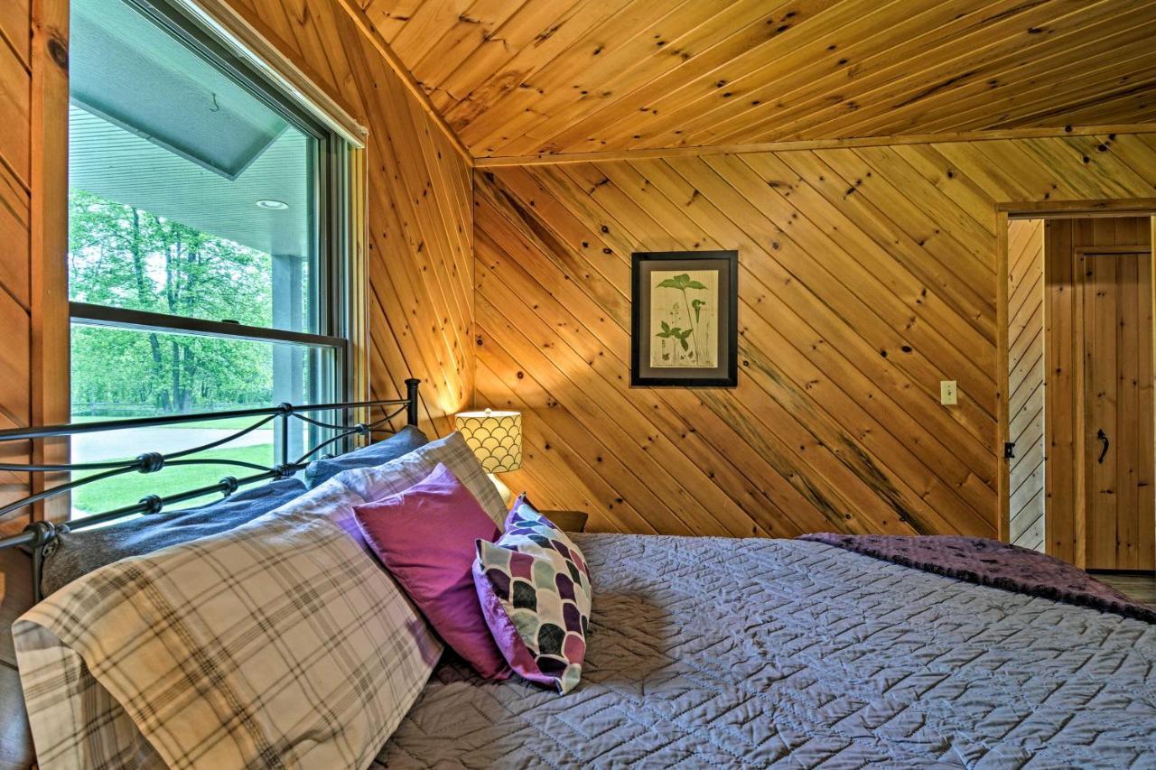 Riverfront Traverse City Cabin Fish, Kayak And Tube Esterno foto