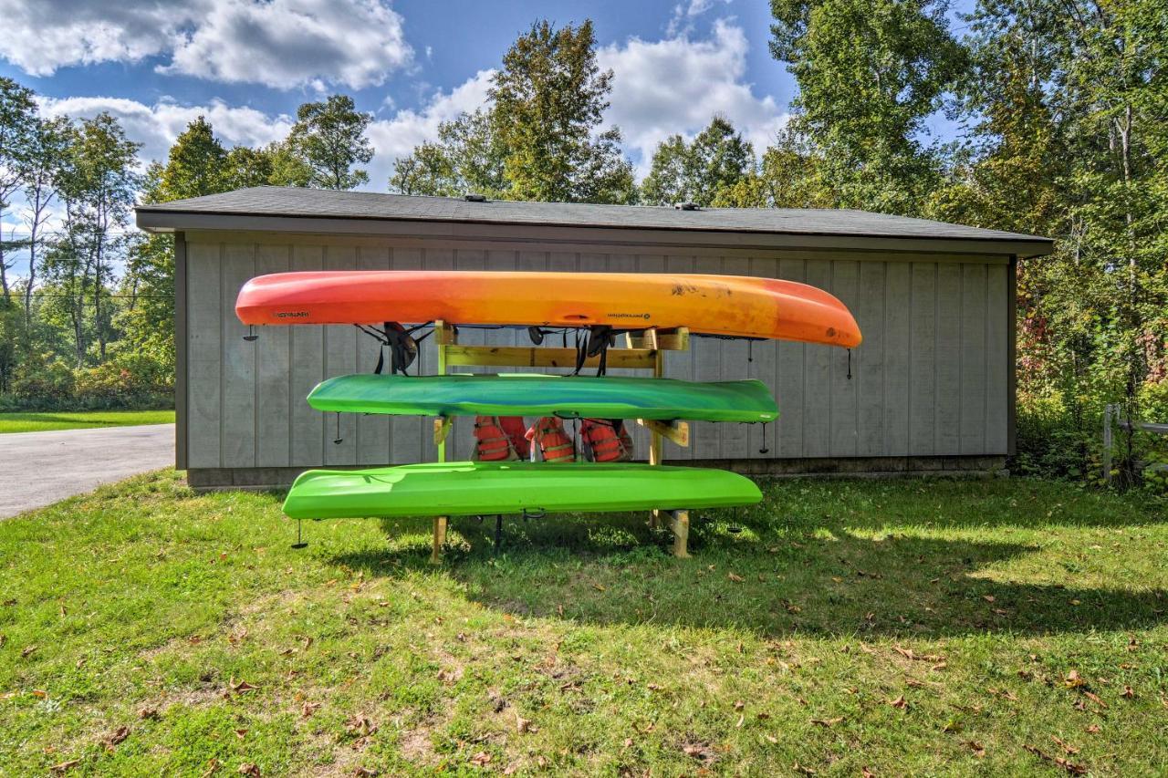 Riverfront Traverse City Cabin Fish, Kayak And Tube Esterno foto