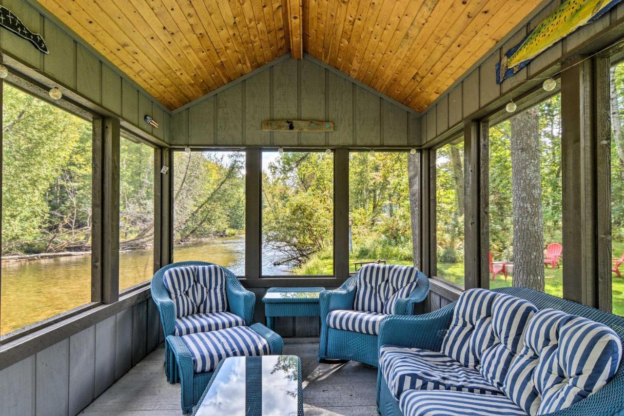 Riverfront Traverse City Cabin Fish, Kayak And Tube Esterno foto