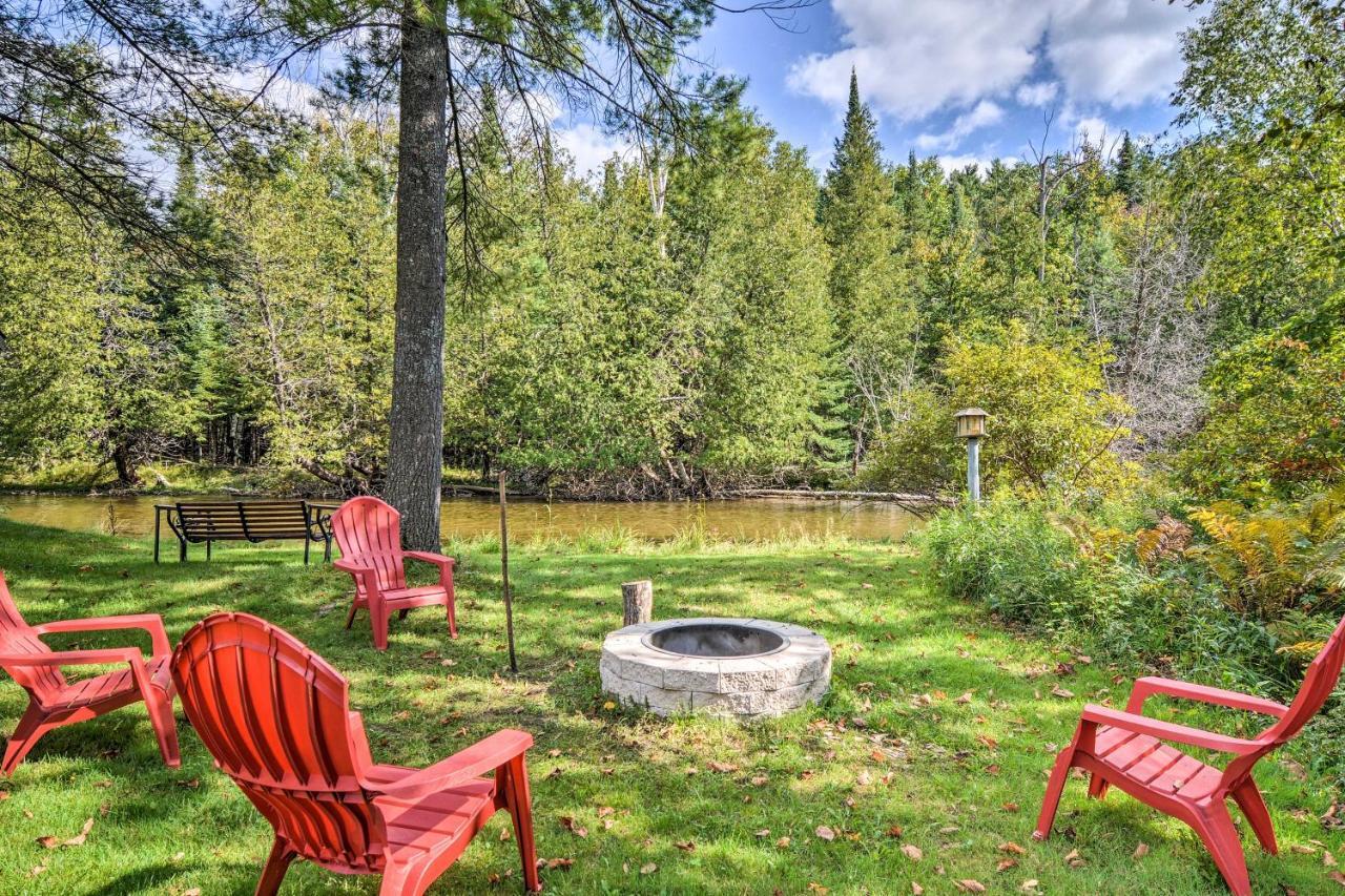 Riverfront Traverse City Cabin Fish, Kayak And Tube Esterno foto